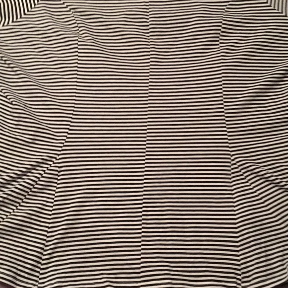 Very Flattering modified peplum tee 26/28 close out sale 🎉 - Picture 7 of 8